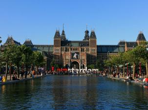 Das Rijksmuseum Amsterdam in Amsterdam, Niederlande.