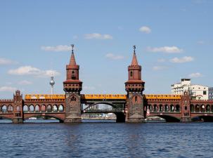 Die Oberbaum Brücke in Berlin