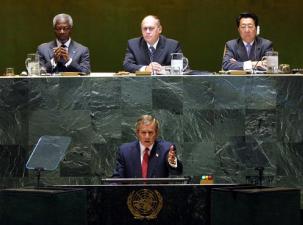 Pr&auml;sident George W. Bush spricht vor der Generalversammlung der Vereinten Nationen in New York City &uuml;ber die Fragen, die den Irak betreffen.