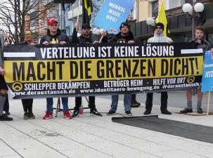 Banner der Identit&auml;ren Bewegung auf einer Demonstration der Alternative f&uuml;r Deutschland (AfD) in Geretsried