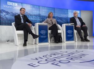 Politiker auf einem Podium beim WEF in Davos