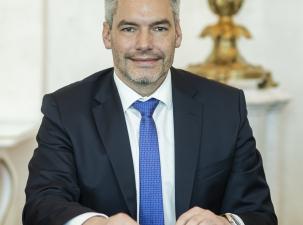 Der Politiker Karl Nehammer bei einem Termin