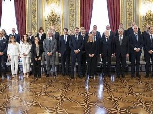 Das Kabinett Meloni mit Staatspr&auml;sident Mattarella am 22. Oktober 2022 im Quirinalspalast