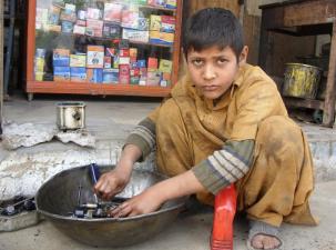 Kind bei der Arbeit - Kinderarbeit 