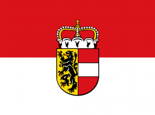 Die Salzburger Landesflagge zeigt zwei Streifen in Rot und Weiß mit dem Salzburger Wappen. Das Wappen besteht aus einem gekrönten gespaltenen Schild: rechts in Gold ein aufrechter, nach rechts gewendeter schwarzer Löwe, links in Rot ein silberner Balken." Am oberen Schildrand ruht außerdem der Fürstenhut mit fünflappigem Hermelinstulp samt purpurner Haube, darauf drei perlenbesetzte Spangen, inmitten der goldene Reichsapfel.