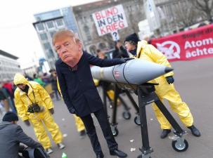 Eine Demo gegen die globale Atomwaffenpolitik