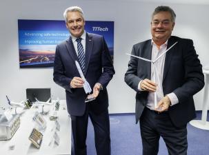 Bundeskanzler Karl Nehammer und Vizekanzler Werner Kogler auf Betriebsbesuch bei TTTech
