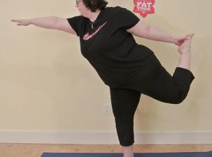 Eine Frau bei einer Yoga-&Uuml;bung