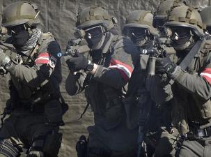 Soldaten des J&auml;gerbataillons 25 w&auml;hrend einer Gefechtsvorf&uuml;hrung.