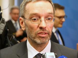 Der FP&Ouml;-Politiker Kickl bei einer Pressebefragung