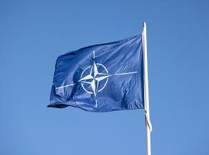 Die Flagge der NATO