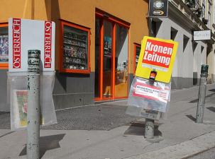 Sontagsstandl f&uuml;r den Zeitungsverkauf in Wien, Otto-Bauer-Gasse