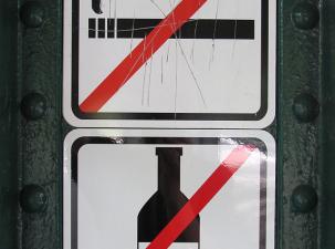 Ein Rauch- und Alkoholverbotsschild