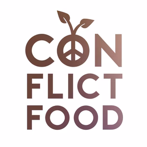 Logo mit dem Text &bdquo;CONFLICT FOOD&ldquo; und einem Friedenssymbol, das von einem Pflanzenblatt umgeben ist.