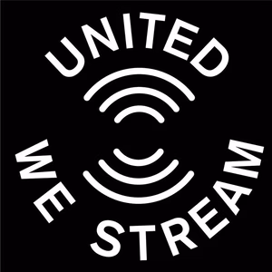 Schwarzer Hintergrund mit dem wei&szlig;en Text "UNITED WE STREAM" und Schallwellen-Symbolen.