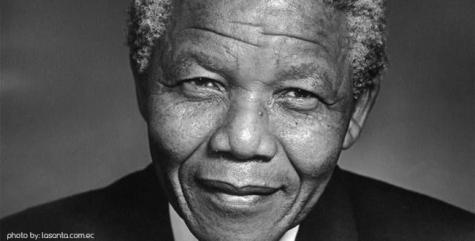 Eine Portrait-Aufnahme von Vorbild Nelson Mandela im Kampf für die Menschenrechte.