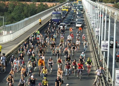 Critical Mass in Prag (2007)