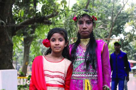 Zwei M&auml;dchen aus Bangladesch