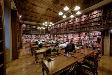 Eine Bücherei im Panorama