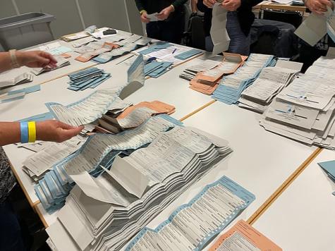 Auszählung Bundestagswahl 2021 in der Messe Berlin