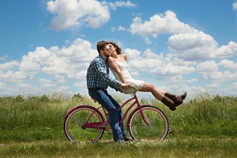 Paar auf Fahrrad