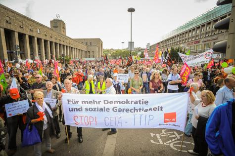 Eine Demo gegen TTIP in Stuttgart 