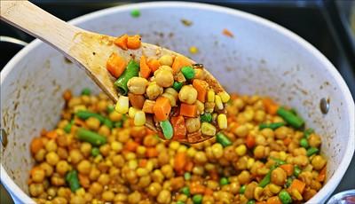 Ein vegetarisches Gericht auf einem Teller