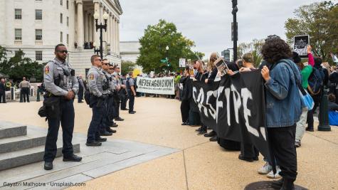 Gewaltfreier Widerstand vor dem amerikanischen Kapitol in Washington - mit der Aufforderung eines Waffenstilstandes im Gaza-Streifen.