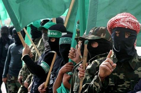 Mehrere vermummte Hamas-Kämpfer in einer Reihe
