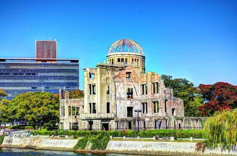 Ein zerstörtes Gebäude in Hiroshima