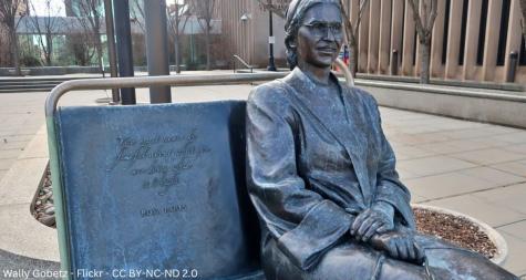 Statue von Rosa Parks, die mit gutem Beispiel gewaltfrei gegen die amerikanische Rassentrennung vorging.