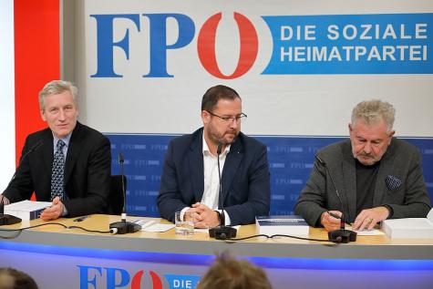 FP&Ouml;-Generalsekret&auml;r NAbg. Christian Hafenecker, Koordinator der Historikerkommission Andreas M&ouml;lzer und dem Historiker Thomas Grischany