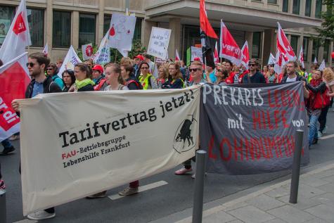 Eine Gruppe Streikender auf einer Demo