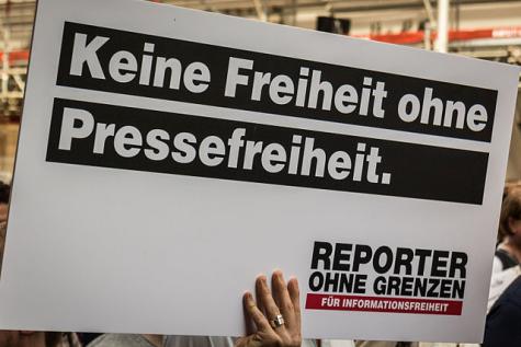 Ein Demoschild f&uuml;r den Erhalt der Pressefreiheit