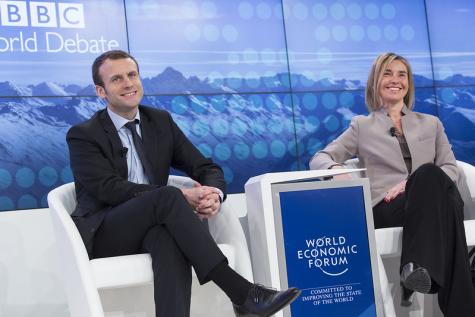 Der französisch Präsident Macron auf dem WEF auf einem Podium