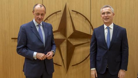 Merz und der NATO-Chef Jens Stoltenberg bei einem Treffen