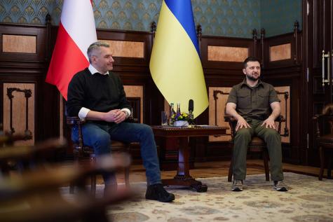 Bei einem Treffen in Kiew diskutierten Wolodymyr Selenskyj und der &ouml;sterreichische Bundeskanzler &uuml;ber die Unterst&uuml;tzung der Ukraine und die Erh&ouml;hung des Sanktionsdrucks gegen Russland.