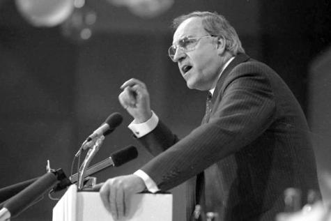 Kohl im Bundestagswahlkampf 1983 bei einer Rede