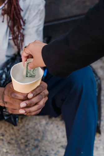 Fl&uuml;chtling bettelt