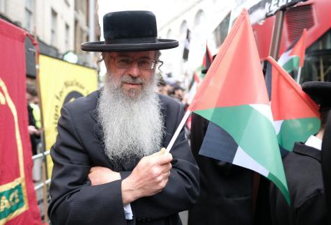Ein Jude auf einer Pro-Palästina-Demo