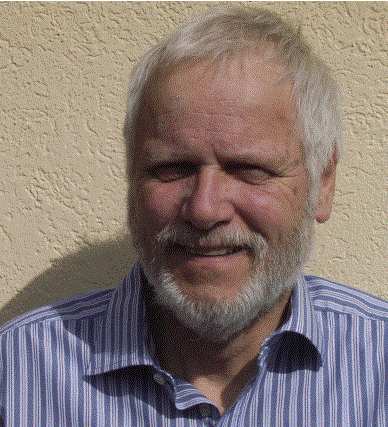 Karl-Heinz Hinrichs, Gründer von EVAL - Ein Mann mit grauem Haar im Sonnenlicht