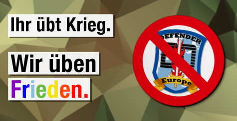 Grafik mit der Aufschrift: "Ihr übt Krieg. Wir üben Frieden." Ein Stop Schild über dem Militär Symbol "Defender Europe" rechts davon. Hintergrund: Tarnfarben der Bundeswehr. 