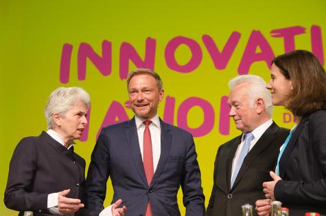 Mehrere FDP-Politiker auf dem Bundesparteitag 2018 in Berlin