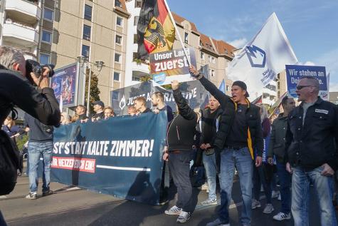 Eine Demo der Jungen Alternativen in Berlin 2022 mit Bannern