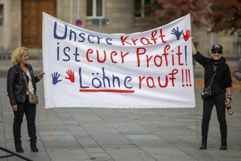 Eine Kundgebung f&uuml;r h&ouml;here L&ouml;hne in Berlin 2022