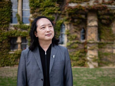 Eine Portraitaufnahme von Aubrey Tang