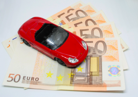 Mini-Ferrari auf Geldscheinen