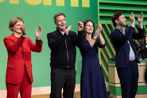Franziska Brantner, Robert Habeck, Annalena Baerbock und Felix Banaszak beim Bundeskonkgress der Gr&uuml;nen 2025