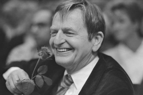 Schwarz-weiß-Fotografie des schwedischen Reformers Olof Palme. 