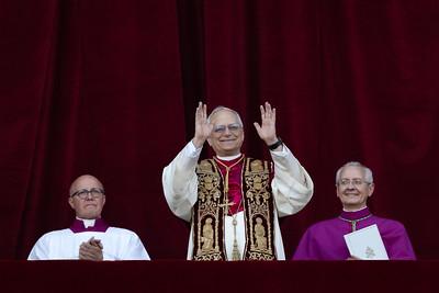Der Papst Leo XIV bei seiner Antrittsrede im Vatikan